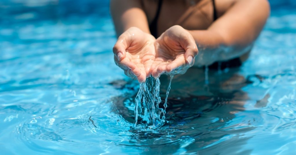 альгіцид для очистки води в басейні
