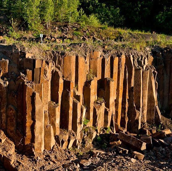 Базальтові стовпи восени