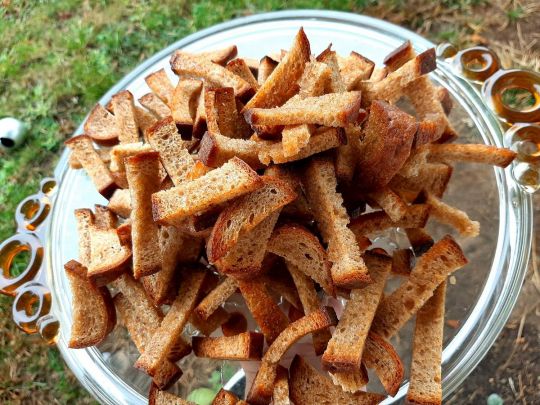 Сухарі з черствого хліба