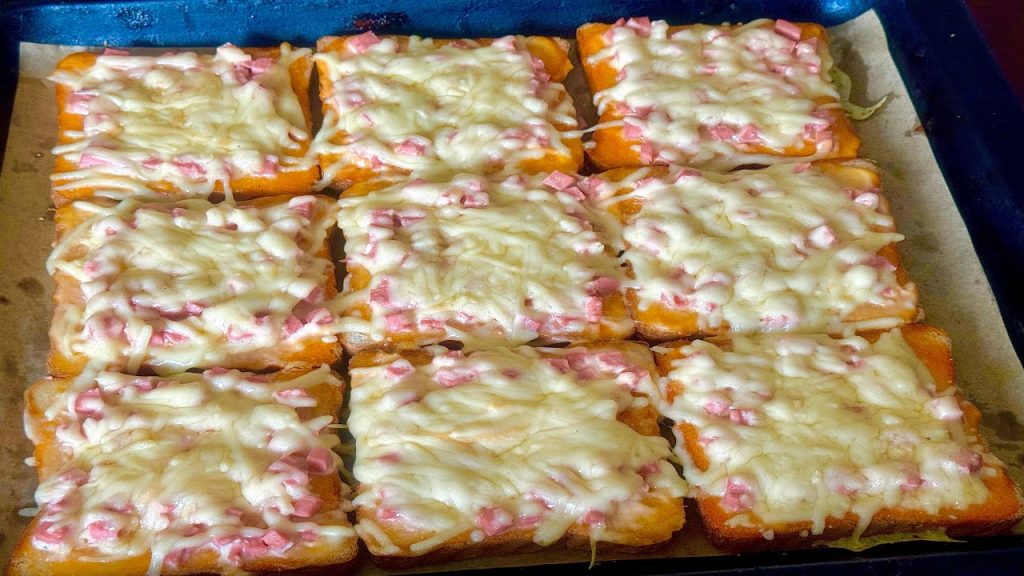 Мініпіца з черствого хліба