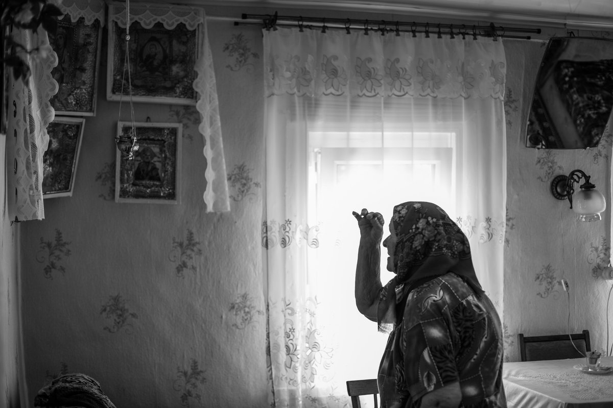 Бабуся молиться про онуків