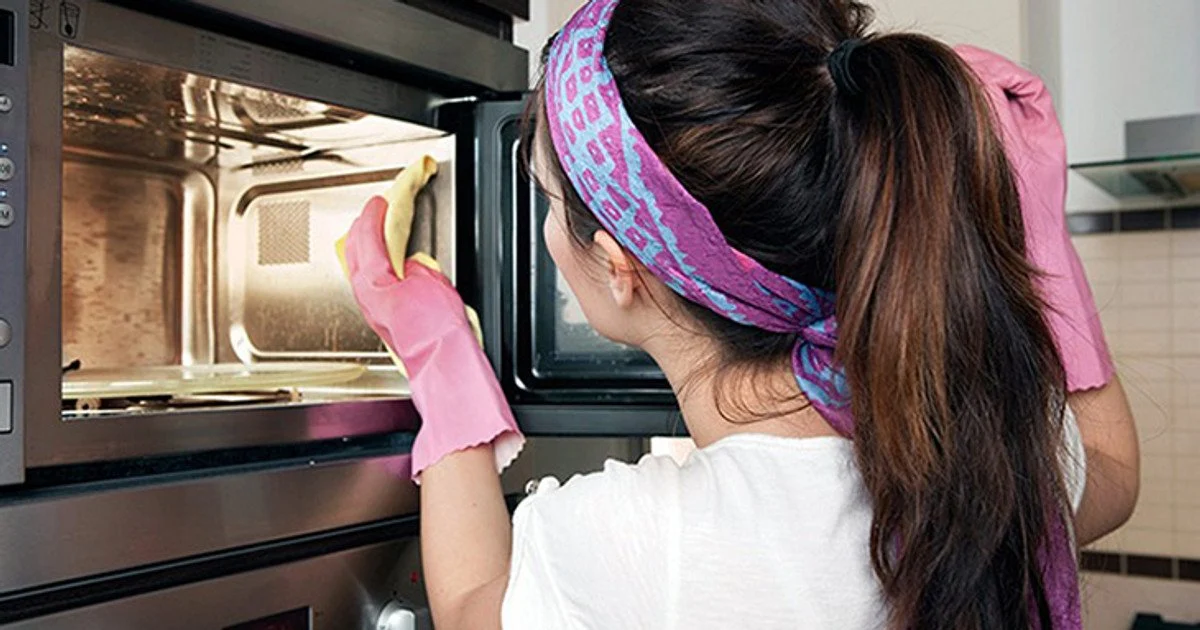 Чим відмити мікрохвильовку